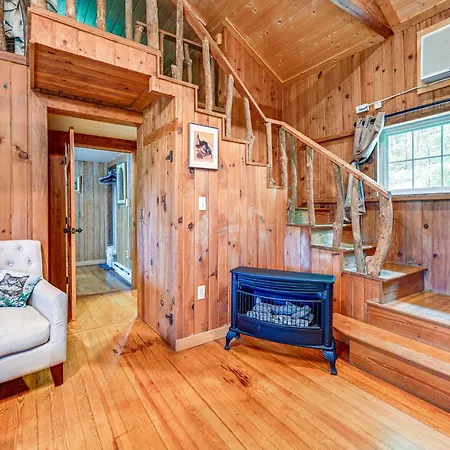 Historic Sapphire Cabin With Porch, Updated Interior